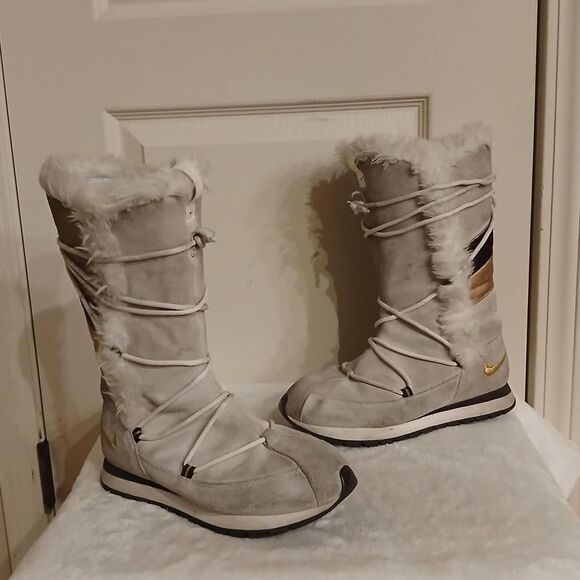 RARE Y2K retro grey suede Nike winter ski boots with faux fur trim size 7.5 - Picture 1 of 8